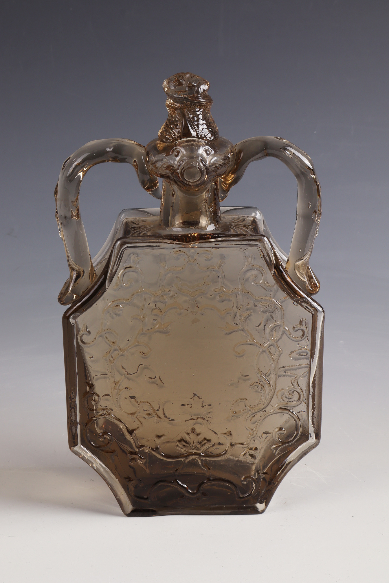Flacon en cristal massif fumé Eugène Rousseau v. 1878
